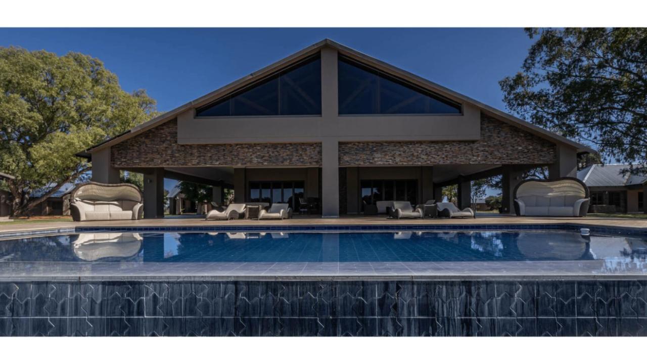 Sandune Game Lodge Gobabis Exteriör bild